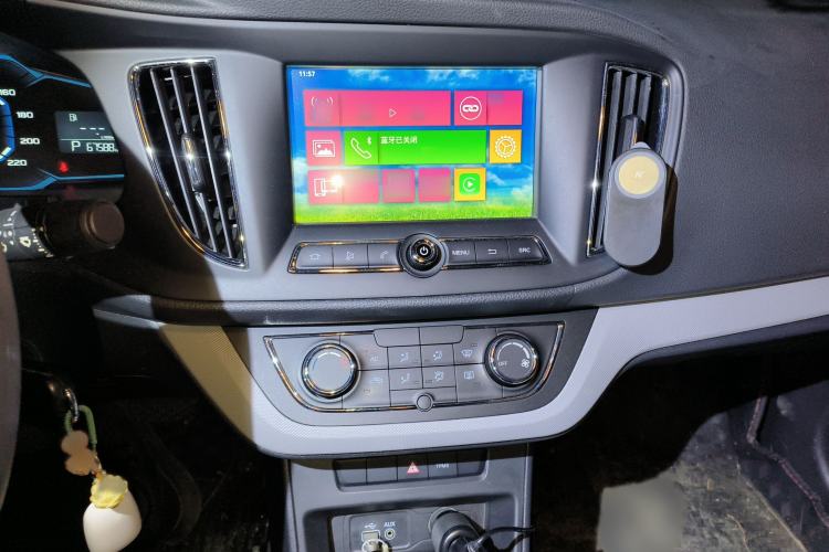 Used Roewe 360 2016 1.5L Automatic Smart Screen Version Audio And AC Panel