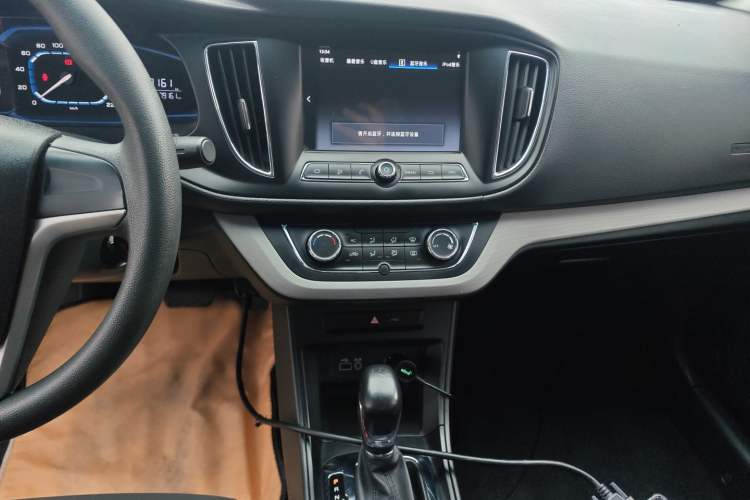 Used Roewe 360 2016 1.5L Automatic Smart Screen Version Audio And AC Panel