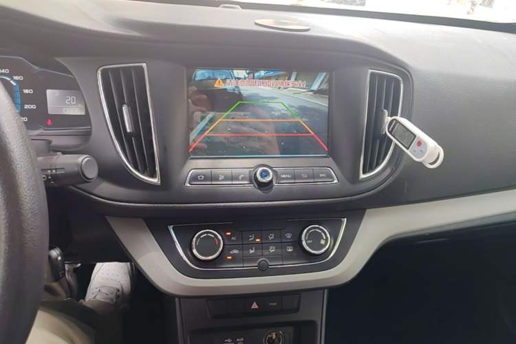 Used Roewe 360 2016 1.5L Manual Smart Screen Version Audio And AC Panel
