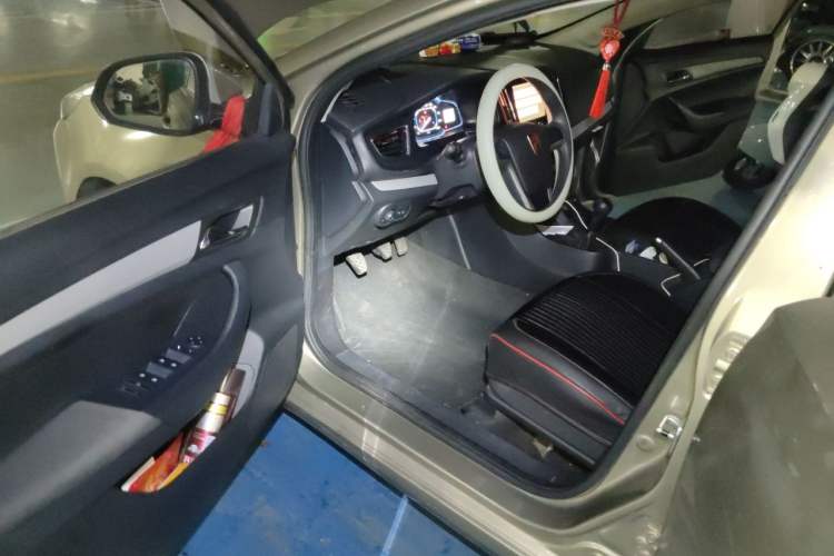 Used Roewe 360 2016 1.5L Manual Smart Screen Version Driver Seat