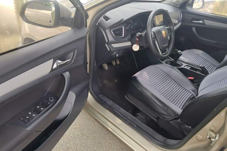 Used Roewe 360 2016 1.5L Manual Smart Screen Version Driver Seat