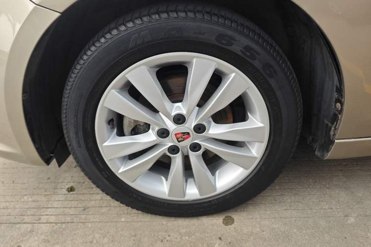 Used Roewe 360 2016 1.5L Automatic Smart Screen Version Left Front Wheel Hub
