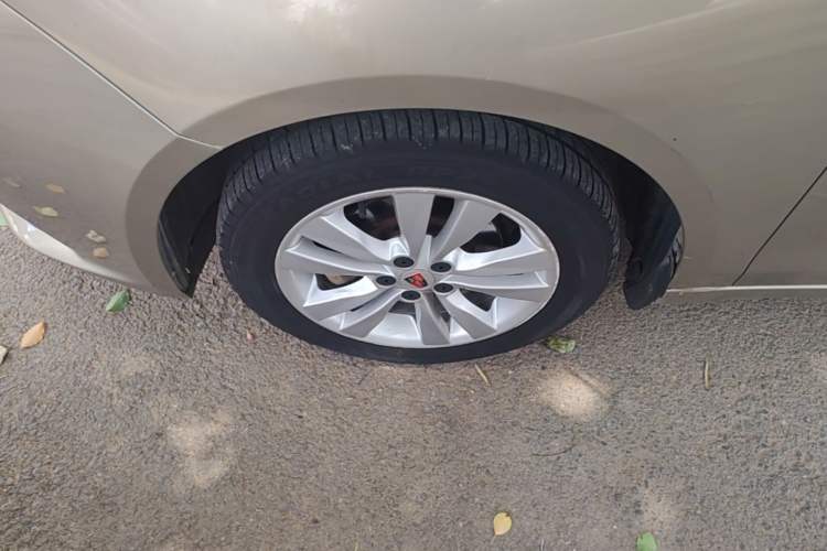 Used Roewe 360 2016 1.5L Manual Smart Screen Version Left Front Wheel Hub