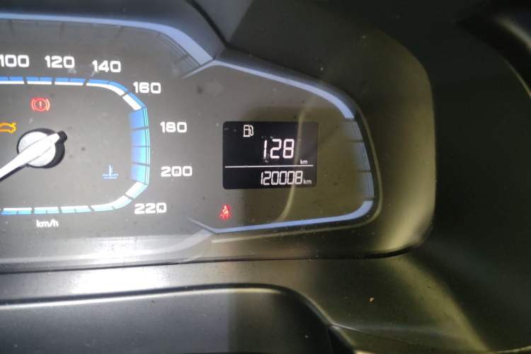 Used Roewe 360 2016 1.5L Manual Smart Screen Version Odometer Close Up