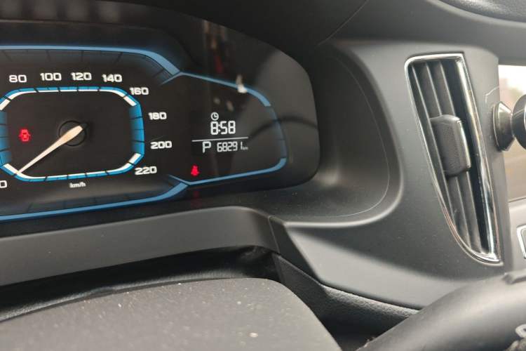 Used Roewe 360 2016 1.5L Automatic Smart Screen Version Odometer Close Up