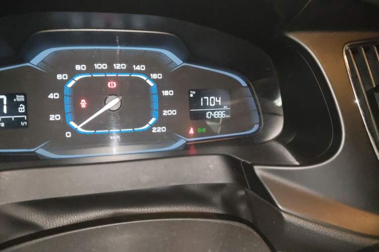 Used Roewe 360 2016 1.5L Manual Smart Screen Version Odometer Close Up