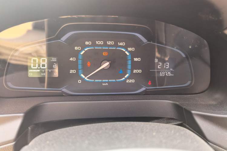 Used Roewe 360 2016 1.5L Manual Smart Screen Version Odometer Close Up