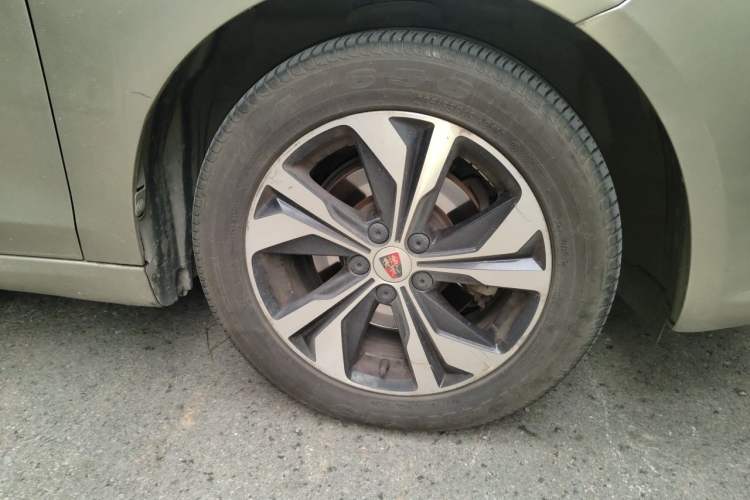 Used Roewe 360 2016 1.5L Manual Smart Screen Version Right Front Wheel Hub