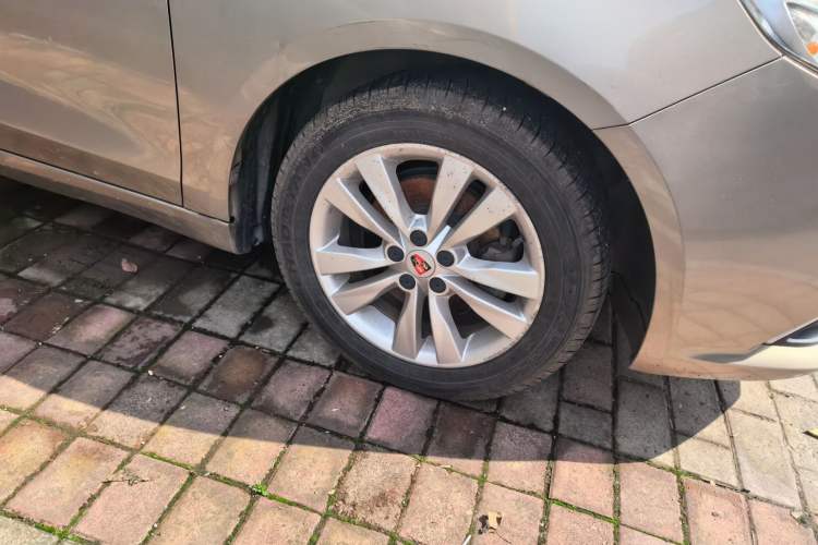 Used Roewe 360 2016 1.5L Manual Smart Screen Version Right Front Wheel Hub
