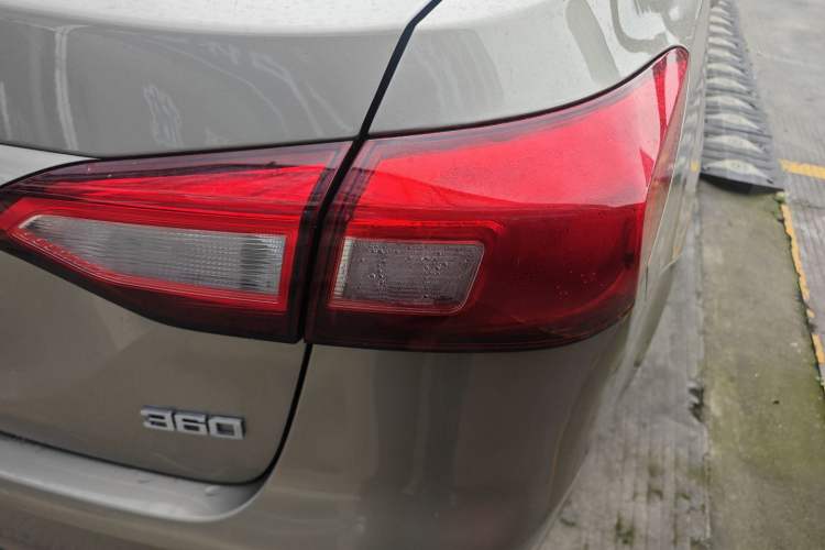 Used Roewe 360 2016 1.5L Automatic Smart Screen Version Right Rear Taillight
