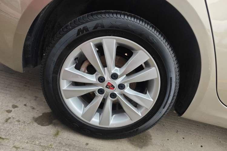 Used Roewe 360 2016 1.5L Automatic Smart Screen Version Right Rear Wheel Hub