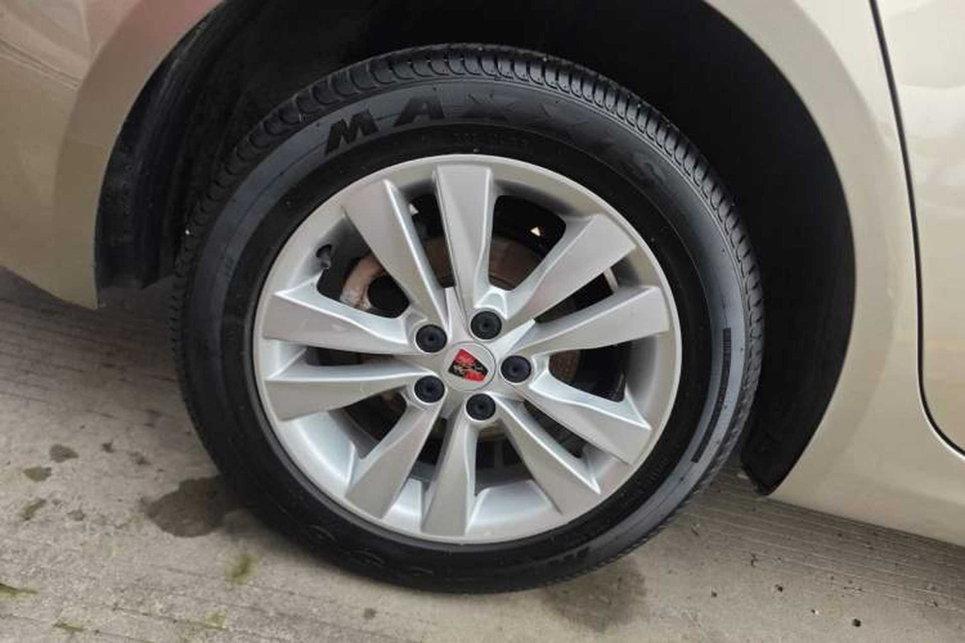 Used Roewe 360 2016 1.5L Automatic Smart Screen Version Right Rear Wheel Hub