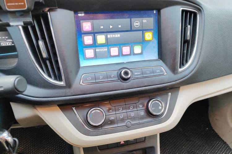 Used Roewe 360 2017 1.5L Manual Smart Screen Version Audio And AC Panel
