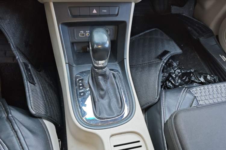 Used Roewe 360 2017 1.5L Automatic Smart Screen Version Gear Lever