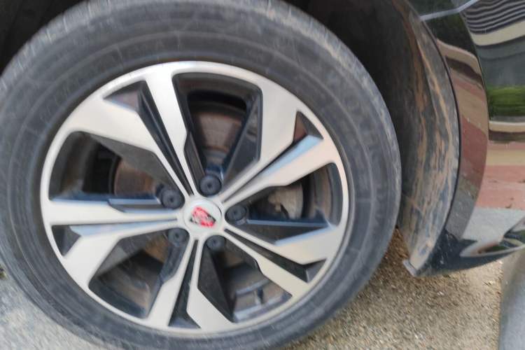 Used Roewe 360 2017 1.5L Manual Smart Screen Version Right Front Wheel Hub