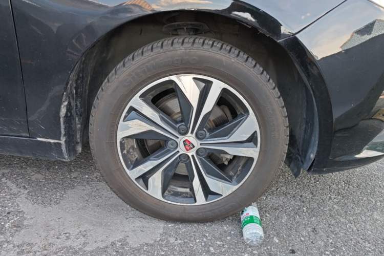 Used Roewe 360 2017 1.5L Automatic Smart Screen Version Right Front Wheel Hub