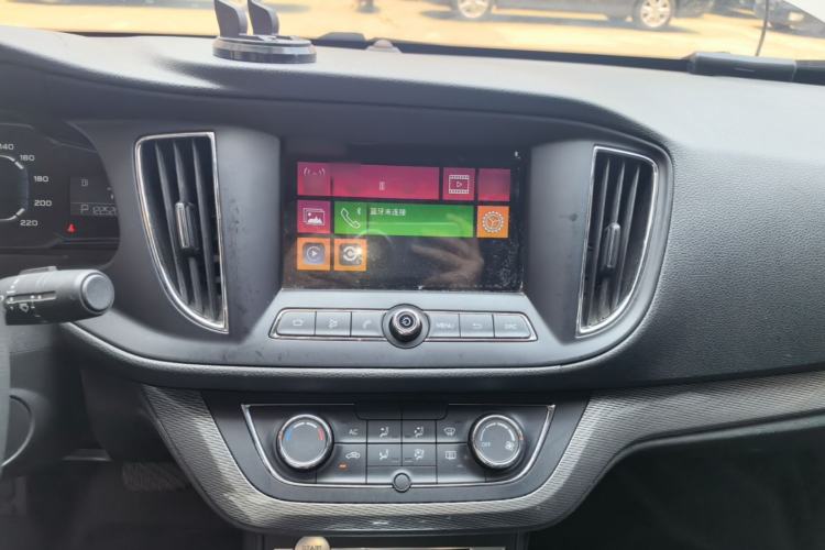 Used Roewe 360 2017 1.5L Automatic Luxury Edition Center Console