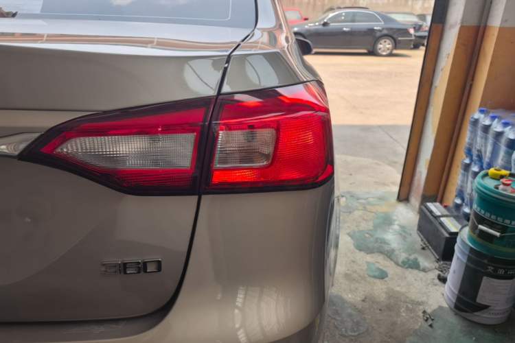 Used Roewe 360 2017 1.5L Automatic Luxury Edition Right Rear Taillight