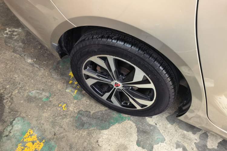 Used Roewe 360 2017 1.5L Automatic Luxury Edition Right Rear Wheel Hub