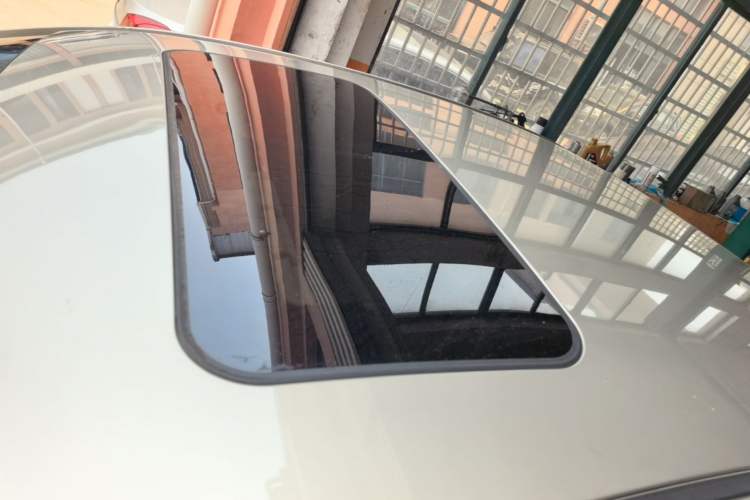 Used Roewe 360 2017 1.5L Automatic Luxury Edition Roof