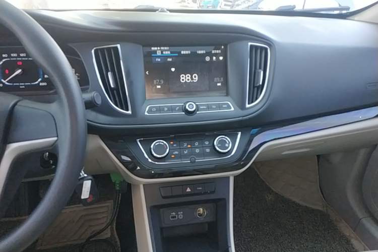 Used Roewe 360 2017 1.5L Manual Luxury Edition Audio And AC Panel