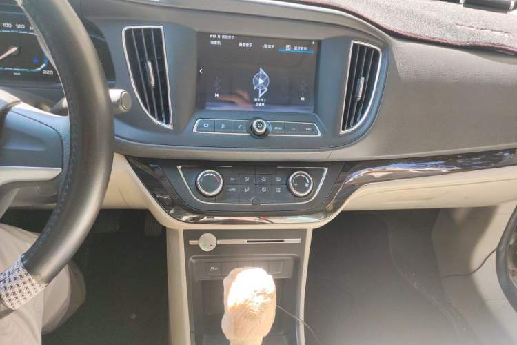 Used Roewe 360 2017 1.5L Automatic Luxury Edition Audio And AC Panel