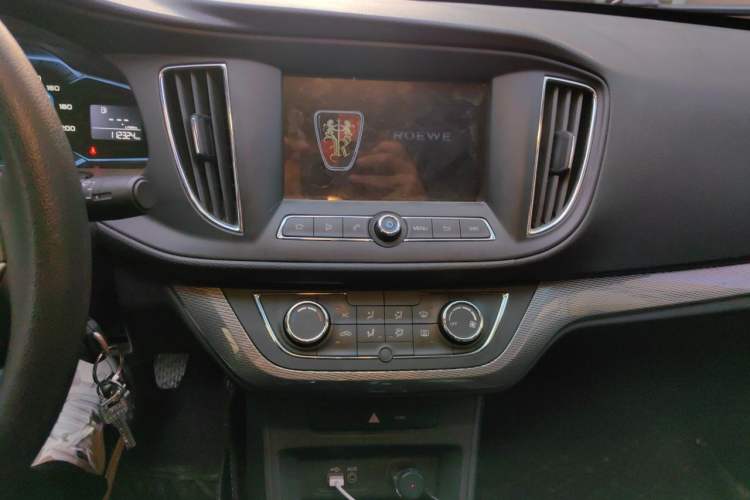 Used Roewe 360 2017 1.5L Manual Luxury Edition Audio And AC Panel