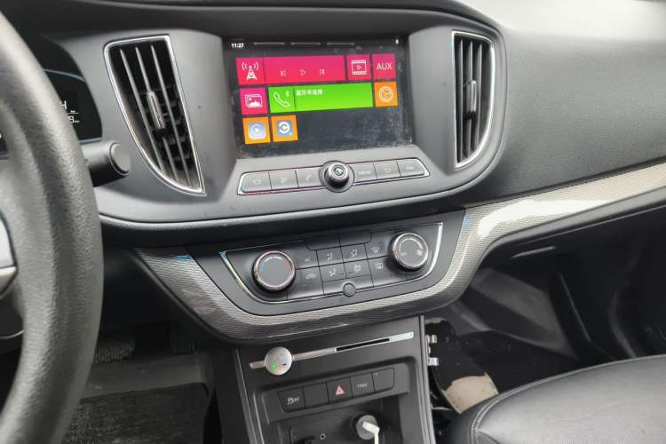 Used Roewe 360 2017 1.5L Automatic Luxury Edition Audio And AC Panel