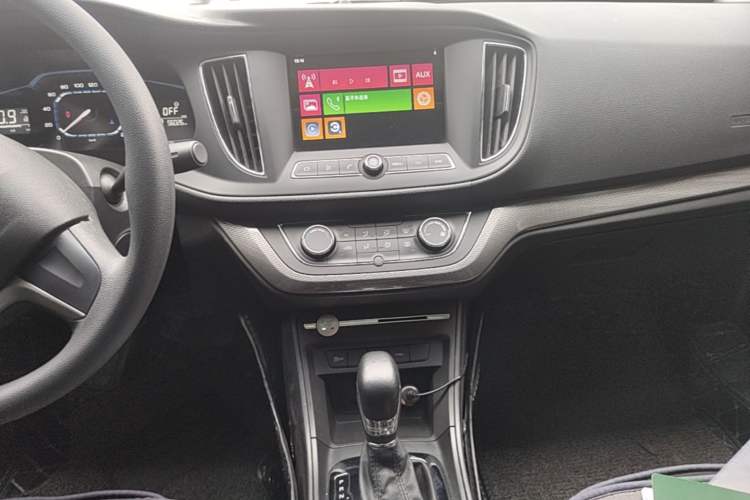 Used Roewe 360 2017 1.5L Automatic Luxury Edition Audio And AC Panel