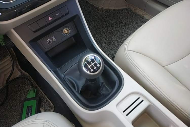 Used Roewe 360 2017 1.5L Manual Luxury Edition Gear Lever