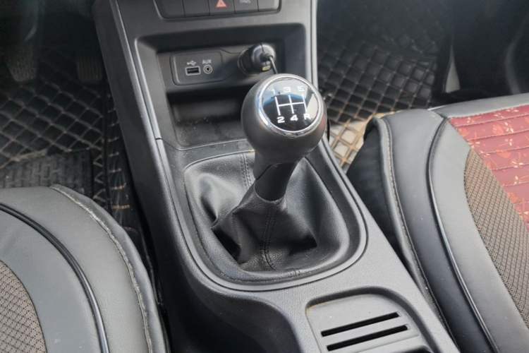 Used Roewe 360 2017 1.5L Manual Luxury Edition Gear Lever