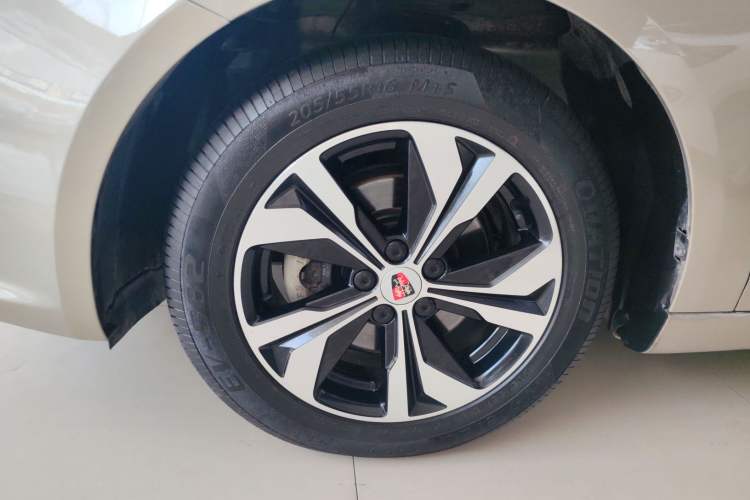 Used Roewe 360 2017 1.5L Automatic Smart Screen Version Left Front Wheel Hub