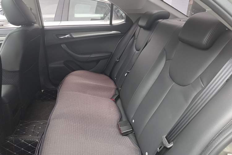 Used Roewe 360 2017 1.5L Automatic Luxury Edition Left Rear Seat