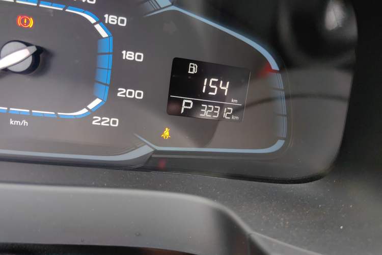 Used Roewe 360 2017 1.5L Automatic Luxury Edition Odometer Close Up