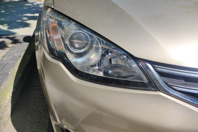 Used Roewe 360 2017 1.5L Automatic Luxury Edition Right Front Headlight