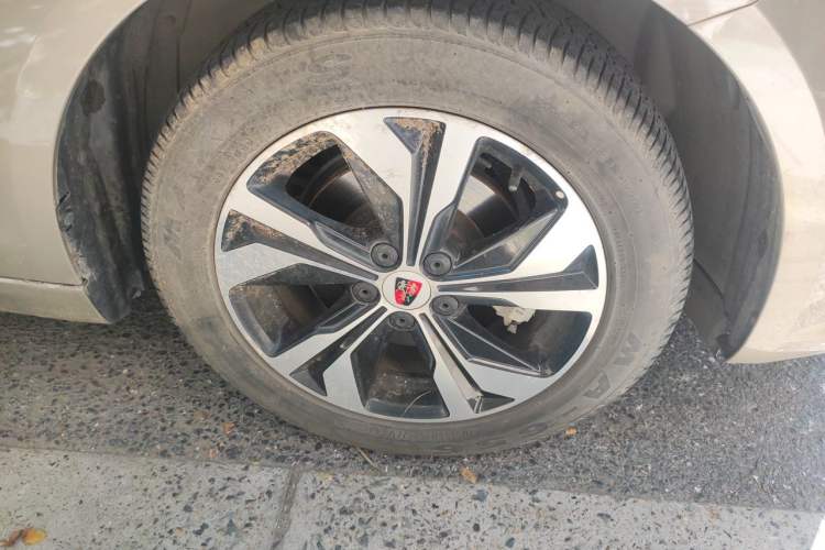 Used Roewe 360 2017 1.5L Automatic Luxury Edition Right Front Wheel Hub