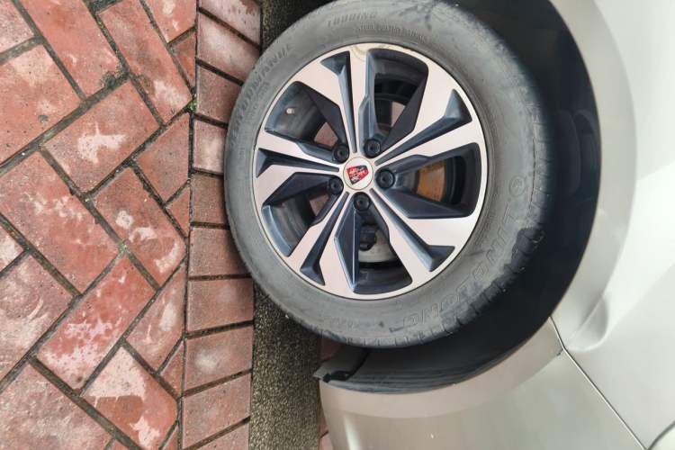 Used Roewe 360 2017 1.5L Automatic Luxury Edition Right Front Wheel Hub