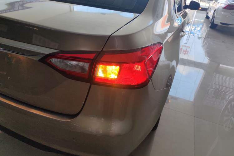 Used Roewe 360 2017 1.5L Automatic Smart Screen Version Right Rear Taillight