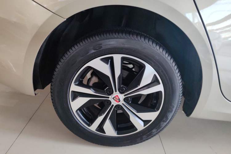 Used Roewe 360 2017 1.5L Automatic Smart Screen Version Right Rear Wheel Hub