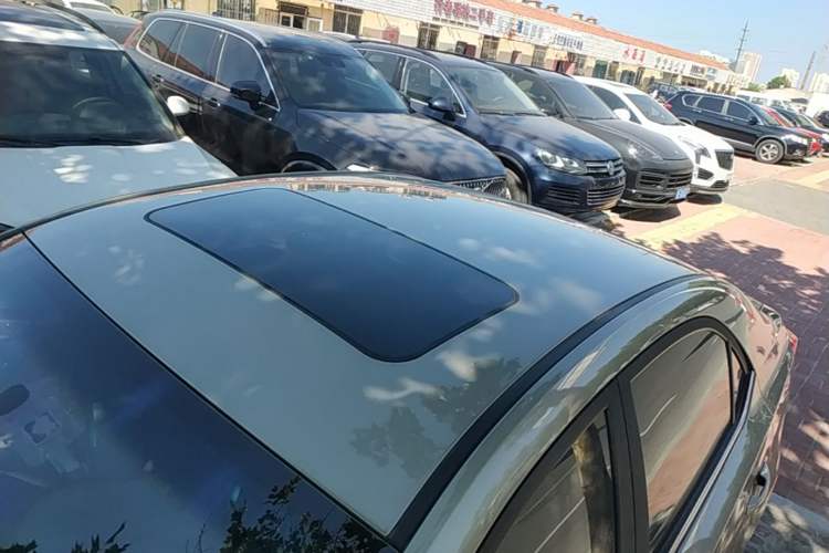 Used Roewe 360 2017 1.5L Manual Luxury Edition Roof