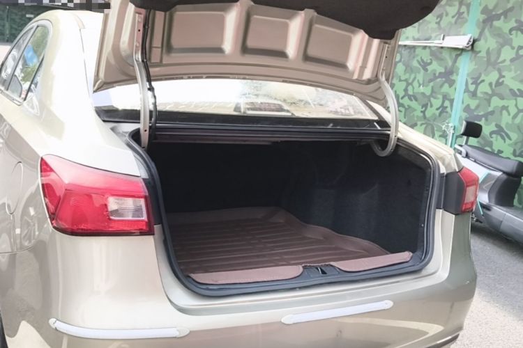 Used Roewe 360 2017 1.5L Manual Luxury Edition Trunk