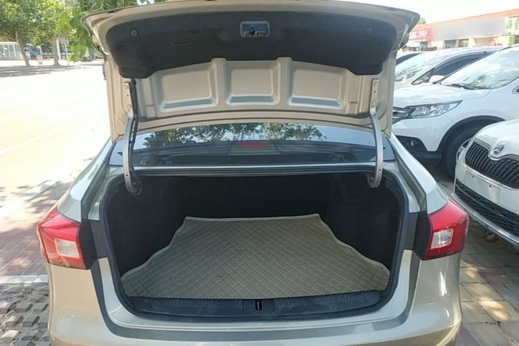 Used Roewe 360 2017 1.5L Manual Luxury Edition Trunk
