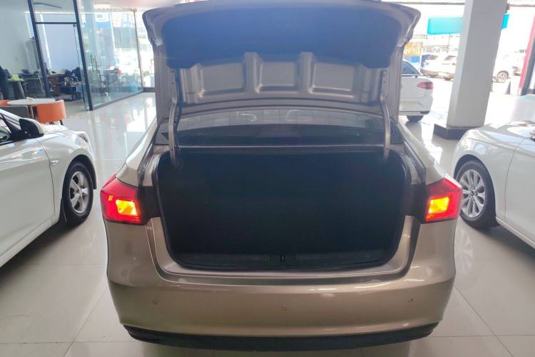 Used Roewe 360 2017 1.5L Automatic Smart Screen Version Trunk