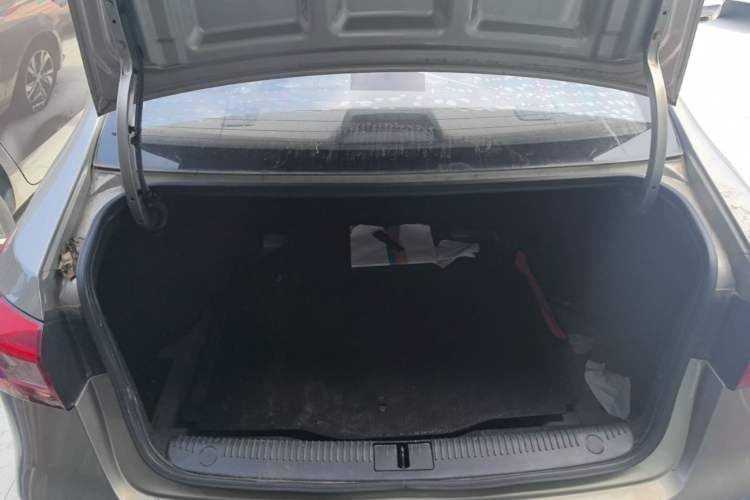 Used Roewe 360 2017 1.5L Manual Luxury Edition Trunk