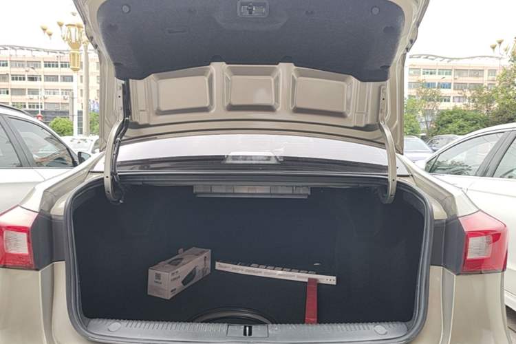 Used Roewe 360 2017 1.5L Automatic Luxury Edition Trunk