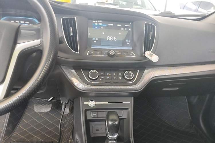 Used Roewe 360 2017 1.5L Automatic Luxury Edition Audio And AC Panel