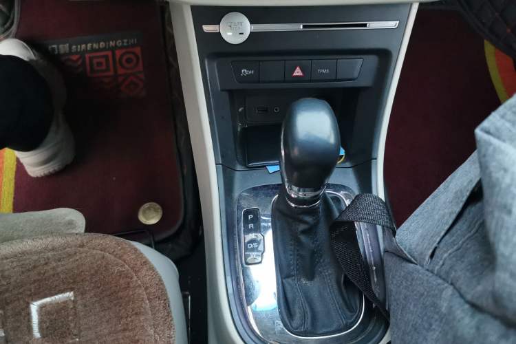 Used Roewe 360 2017 1.5L Automatic Luxury Edition Gear Lever