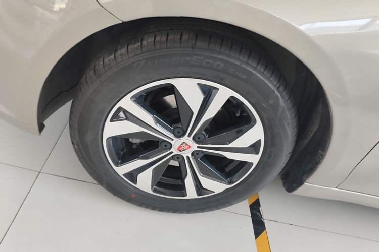 Used Roewe 360 2017 1.5L Automatic Luxury Edition Left Front Wheel Hub