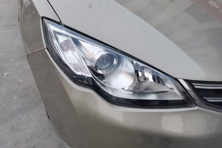 Used Roewe 360 2017 1.5L Automatic Luxury Edition Right Front Headlight
