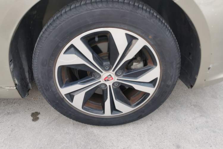 Used Roewe 360 2017 1.5L Automatic Luxury Edition Right Front Wheel Hub